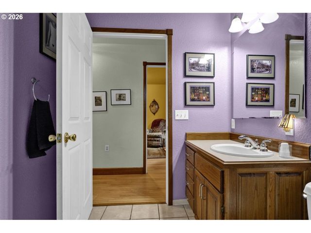 32 EASY St, Florence, OR 97439