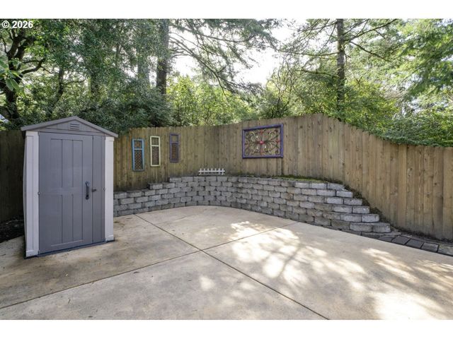 32 EASY St, Florence, OR 97439