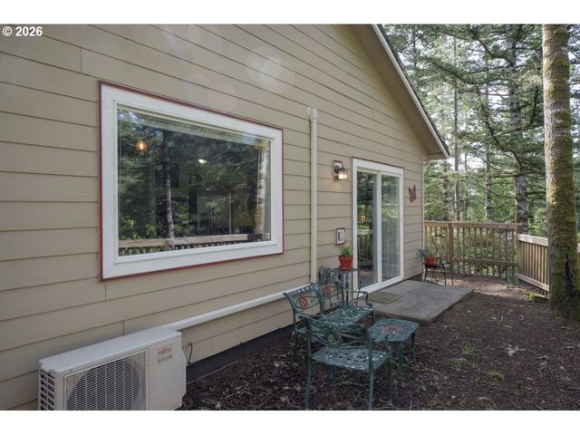 32 EASY St, Florence, OR 97439