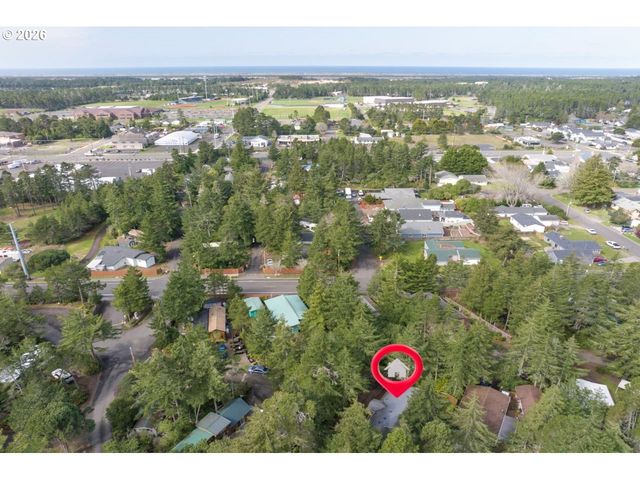 32 EASY St, Florence, OR 97439