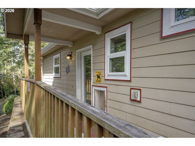 32 EASY St, Florence, OR 97439