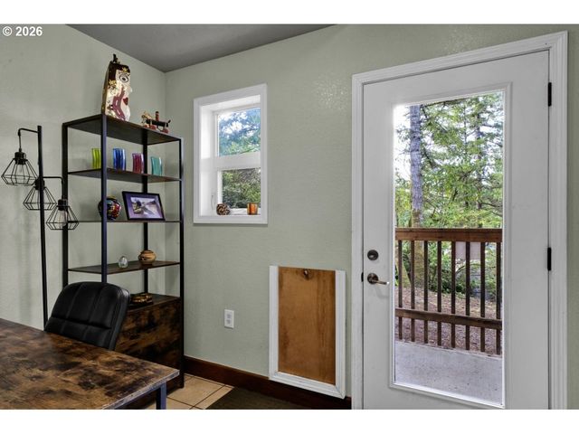 32 EASY St, Florence, OR 97439