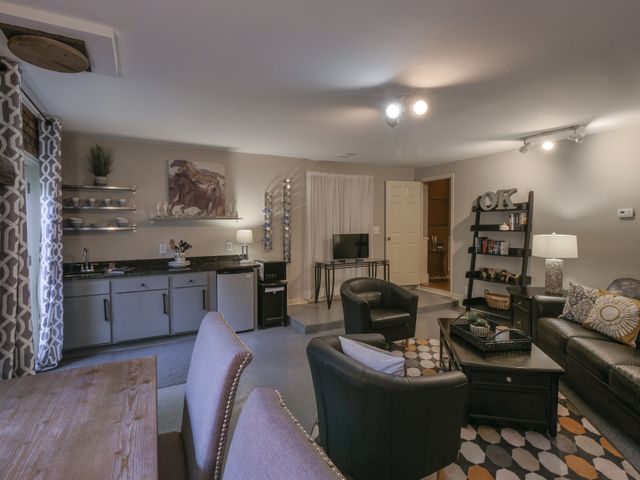 1411 E Riverwood Dr, Nashville, TN 37216