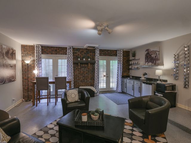 1411 E Riverwood Dr, Nashville, TN 37216