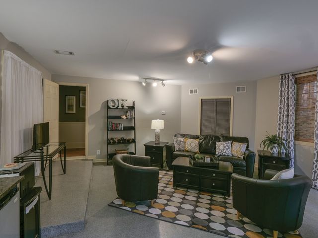 1411 E Riverwood Dr, Nashville, TN 37216