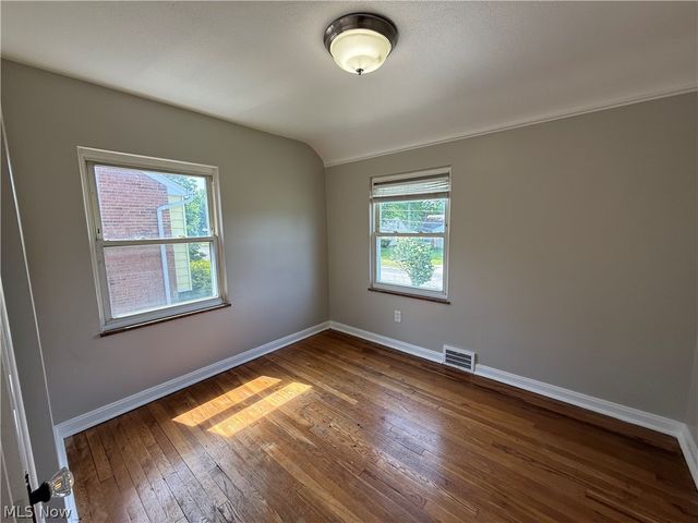 2257 N Taylor Road, Cleveland Heights, OH 44112