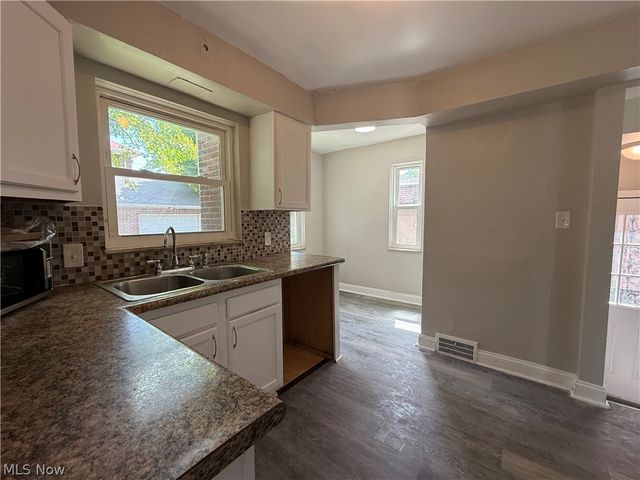2257 N Taylor Road, Cleveland Heights, OH 44112