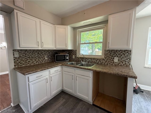 2257 N Taylor Road, Cleveland Heights, OH 44112
