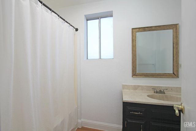 130 Cooper Avenue, Bakersfield, CA 93308
