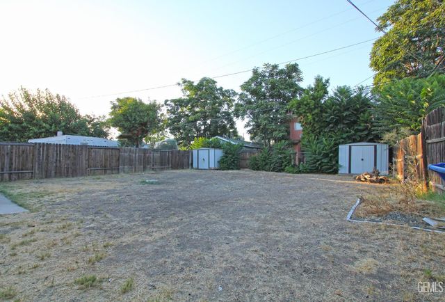 130 Cooper Avenue, Bakersfield, CA 93308