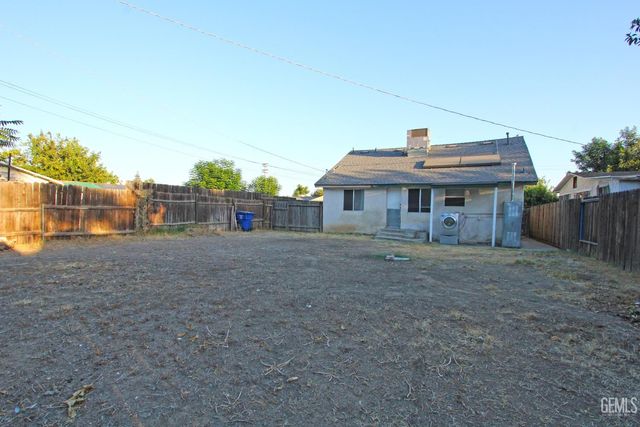 130 Cooper Avenue, Bakersfield, CA 93308