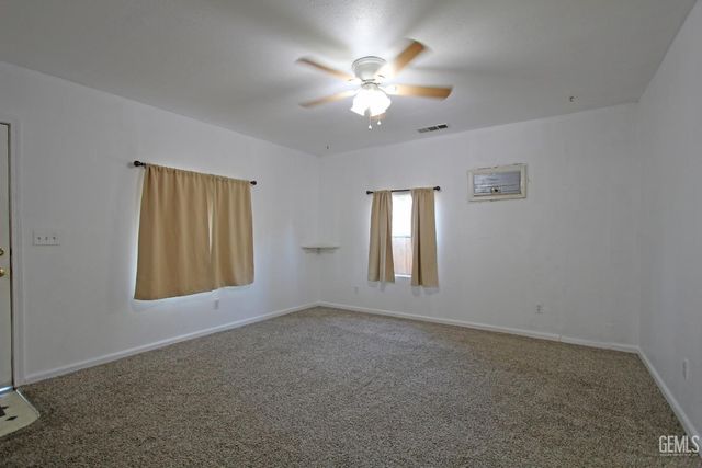 130 Cooper Avenue, Bakersfield, CA 93308