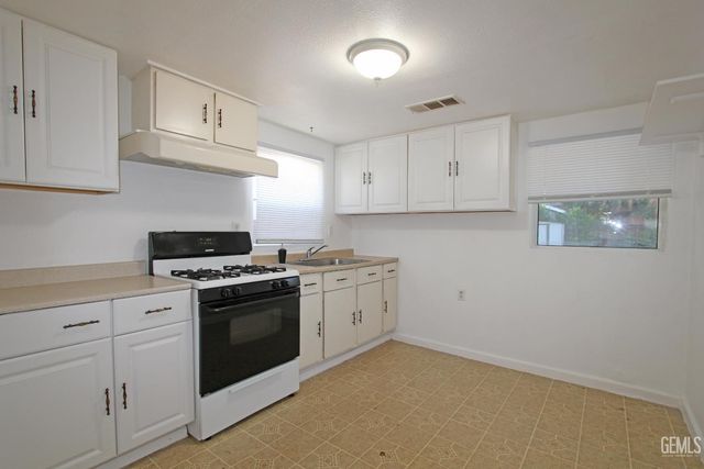 130 Cooper Avenue, Bakersfield, CA 93308