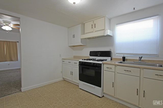 130 Cooper Avenue, Bakersfield, CA 93308
