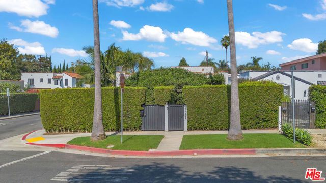 8261 Romaine Street, West Hollywood, CA 90046
