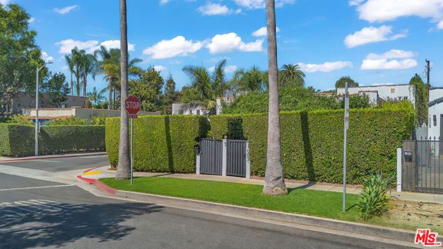 8261 Romaine Street, West Hollywood, CA 90046