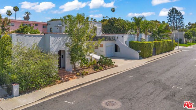8261 Romaine Street, West Hollywood, CA 90046