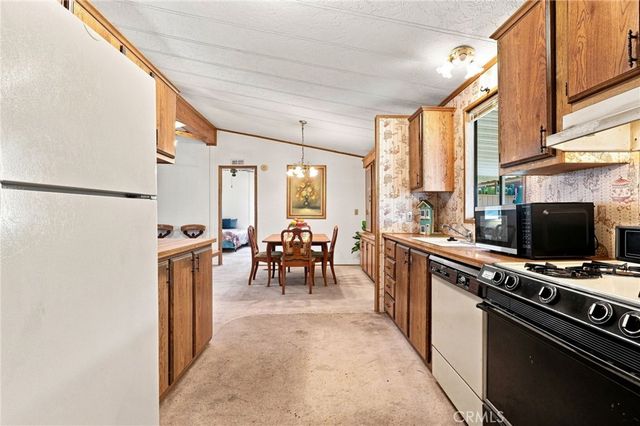 661 Roadrunner, Perris, CA 92570