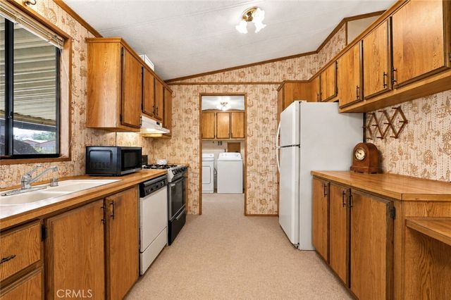 661 Roadrunner, Perris, CA 92570