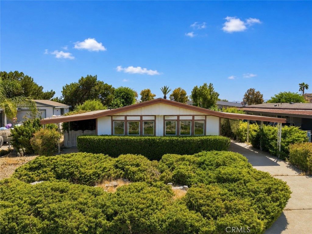 661 Roadrunner, Perris, CA 92570