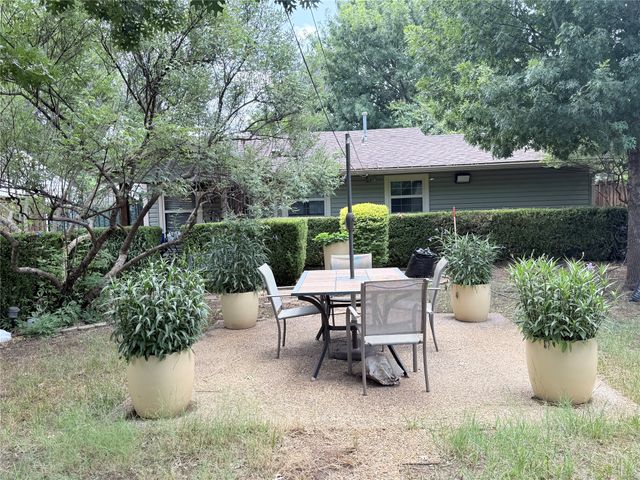 4113 Barksdale Court, Dallas, TX 75211