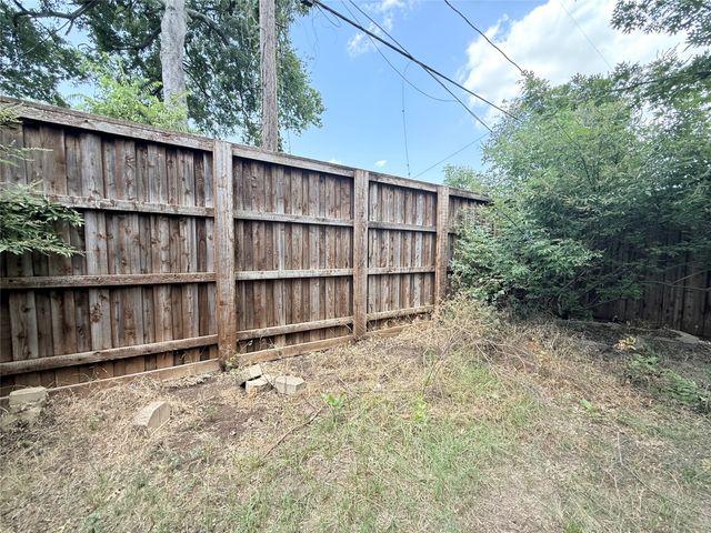 4113 Barksdale Court, Dallas, TX 75211