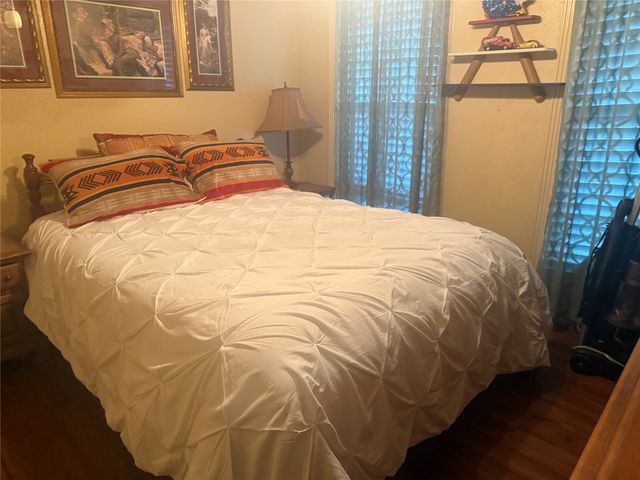 4113 Barksdale Court, Dallas, TX 75211