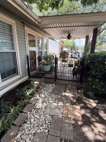 4113 Barksdale Court, Dallas, TX 75211
