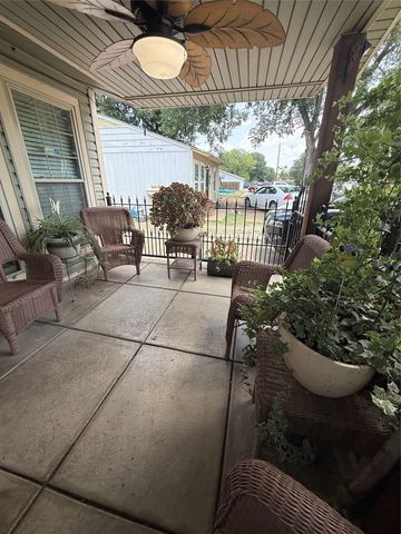 4113 Barksdale Court, Dallas, TX 75211