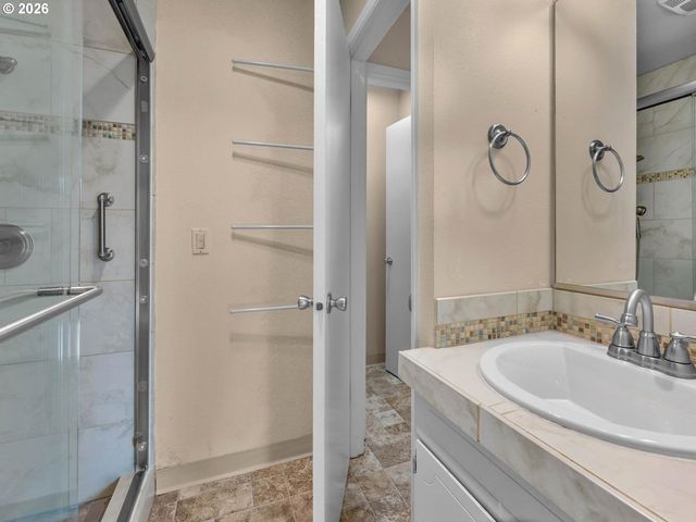 1181 Ne GRANT St, Hillsboro, OR 97124