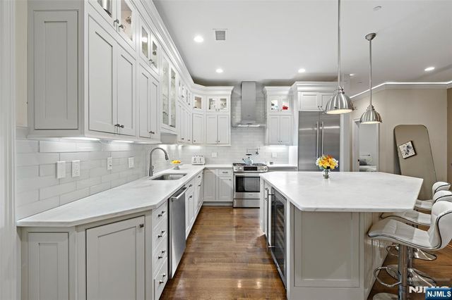 231 1st Street 1B, Jersey City, NJ 07302