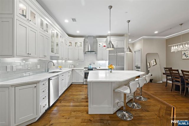 231 1st Street 1B, Jersey City, NJ 07302