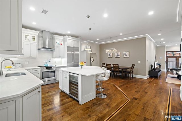 231 1st Street 1B, Jersey City, NJ 07302