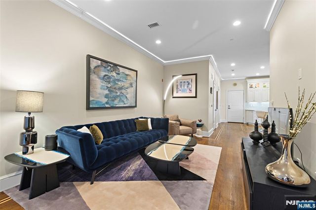 231 1st Street 1B, Jersey City, NJ 07302