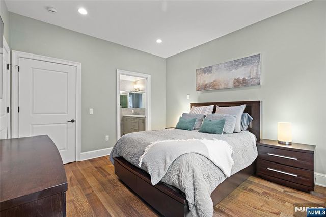 231 1st Street 1B, Jersey City, NJ 07302