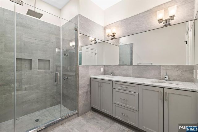 231 1st Street 1B, Jersey City, NJ 07302