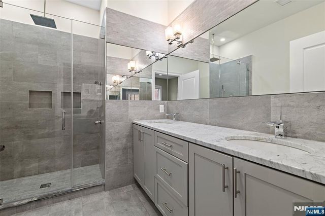 231 1st Street 1B, Jersey City, NJ 07302