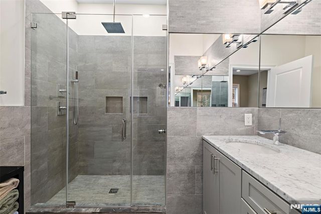 231 1st Street 1B, Jersey City, NJ 07302