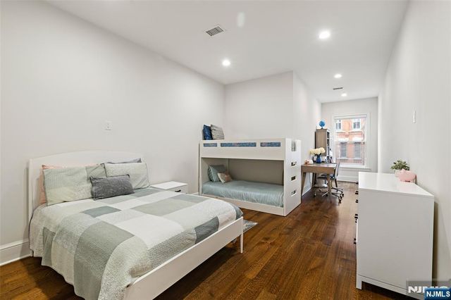 231 1st Street 1B, Jersey City, NJ 07302