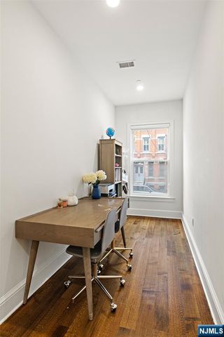 231 1st Street 1B, Jersey City, NJ 07302