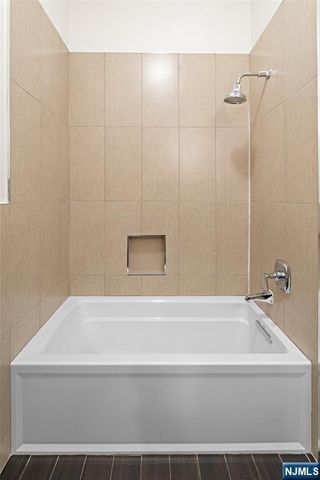 231 1st Street 1B, Jersey City, NJ 07302