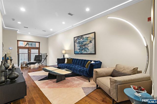 231 1st Street 1B, Jersey City, NJ 07302