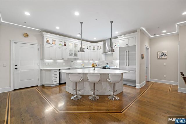 231 1st Street 1B, Jersey City, NJ 07302