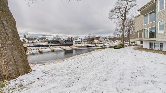 408 Ruddiman Drive 3, North Muskegon City, MI 49445