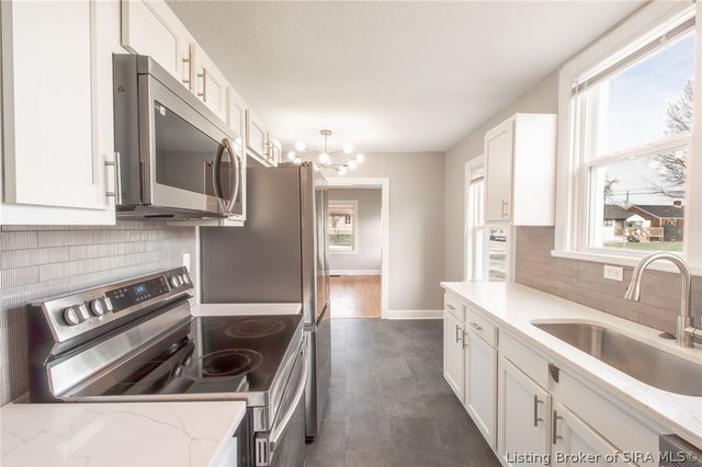 901 Cherry Drive, Jeffersonville, IN 47130