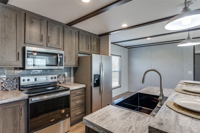 175 Cedar Drive, Azle, TX 76020