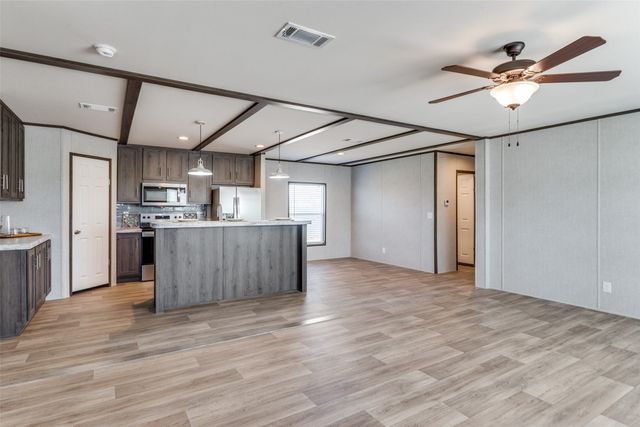 175 Cedar Drive, Azle, TX 76020