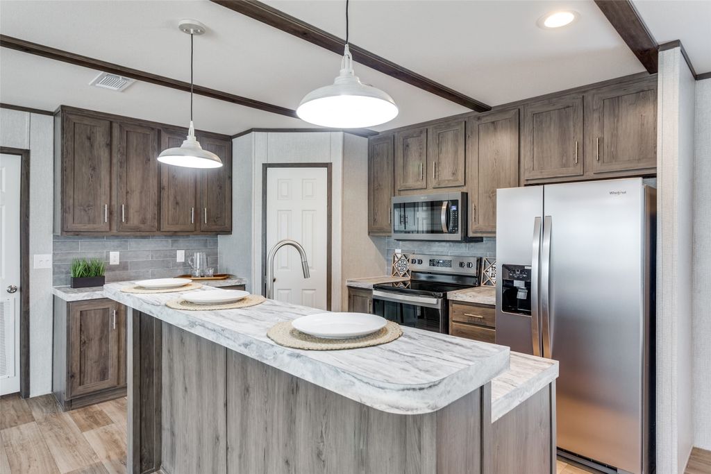 175 Cedar Drive, Azle, TX 76020