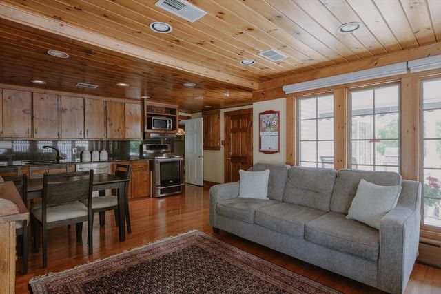 98 Randolph St, Weymouth, MA 02190