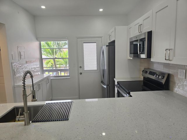 18555 NE 14th Avenue 709, Miami, FL 33179